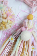 Load image into Gallery viewer, Bunny Tassel &amp; Pom Set