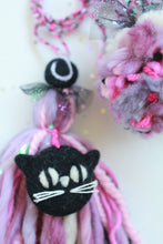 Load image into Gallery viewer, Spooky Kitty Tassel &amp; Pom Set