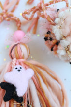 Load image into Gallery viewer, Ghost Tassel &amp; Pom Set