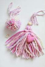 Load image into Gallery viewer, Heart Tassel &amp; Pom Set