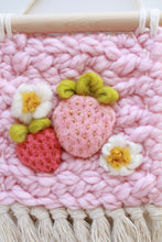 Load image into Gallery viewer, Mini Strawberry Weaving